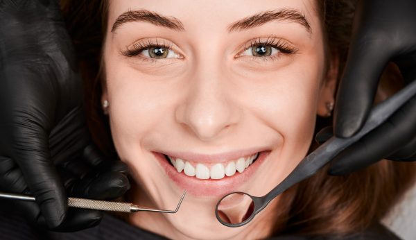 coroana ceramica de zirconiu pe implant