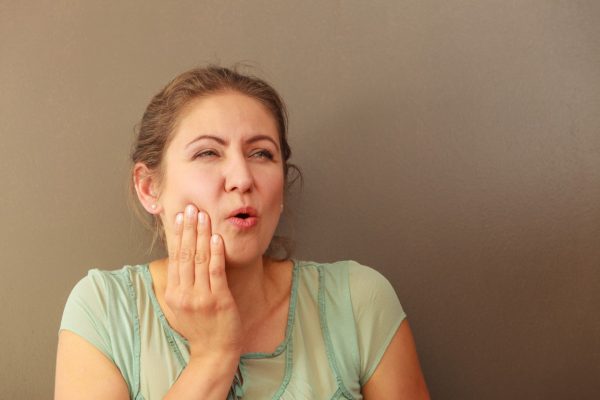 Terapia cu laser a durerii in cazul parodontitelor apicale sau marginale pe sedinta