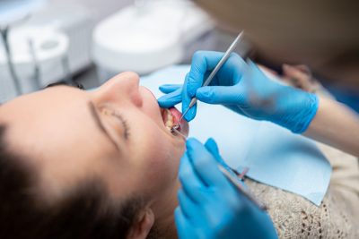 implant dentar sau proteza pentru inlocuire dinti