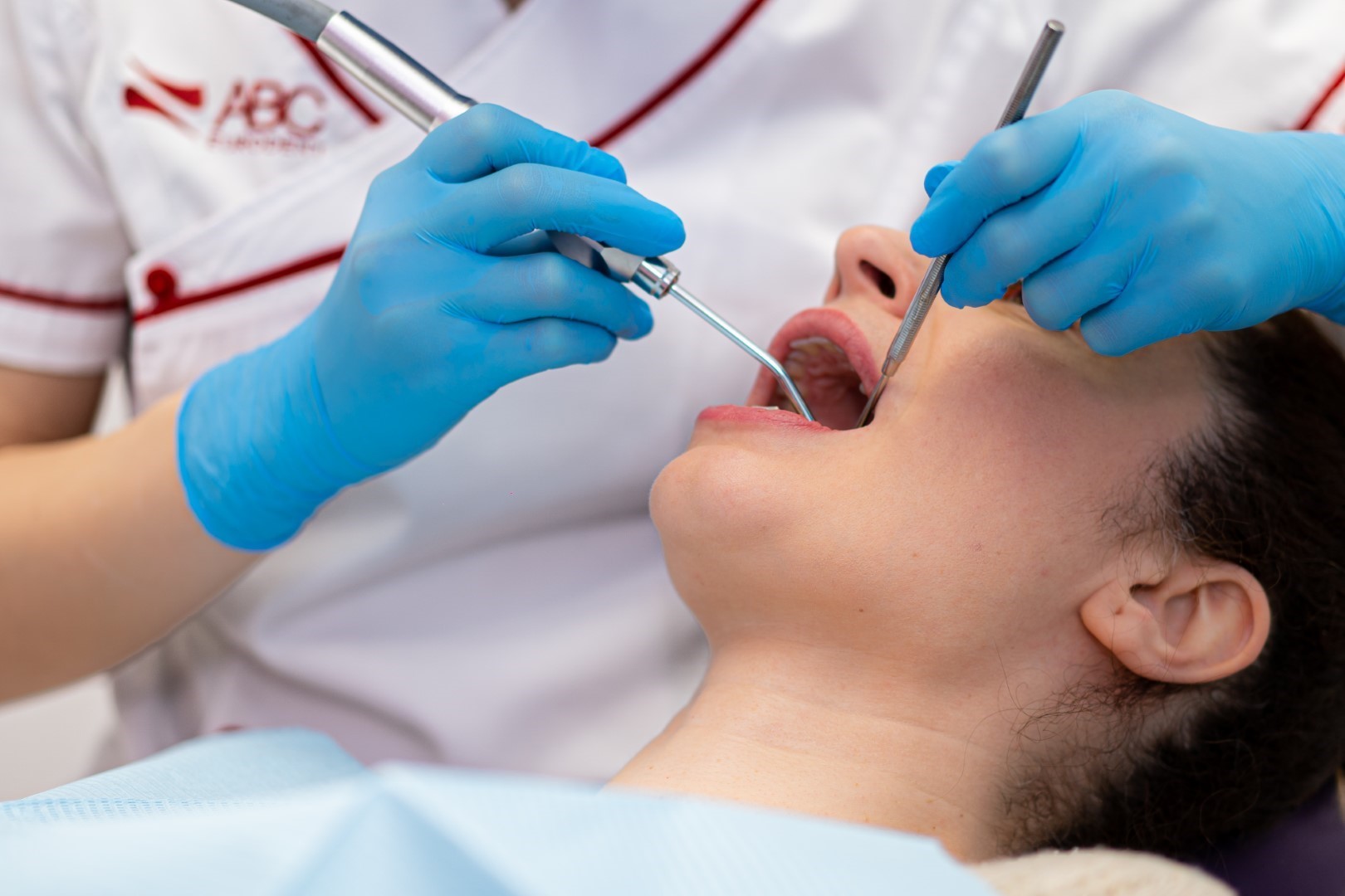 control stomatologic pentru ingrijirea coroanelor dentare