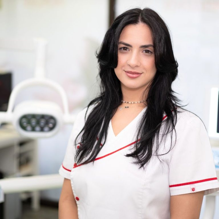 Dr. Lorena Năsturescu