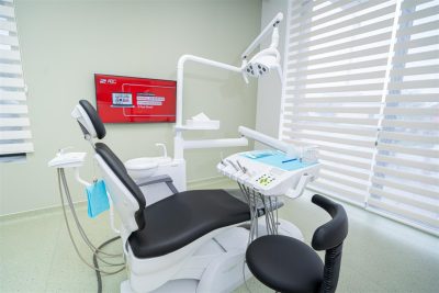 când ai nevoie de implant dentar